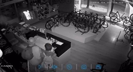 Hombres entraron a almacén en Llanogrande y se llevaron 2 bicicletas de alta gama