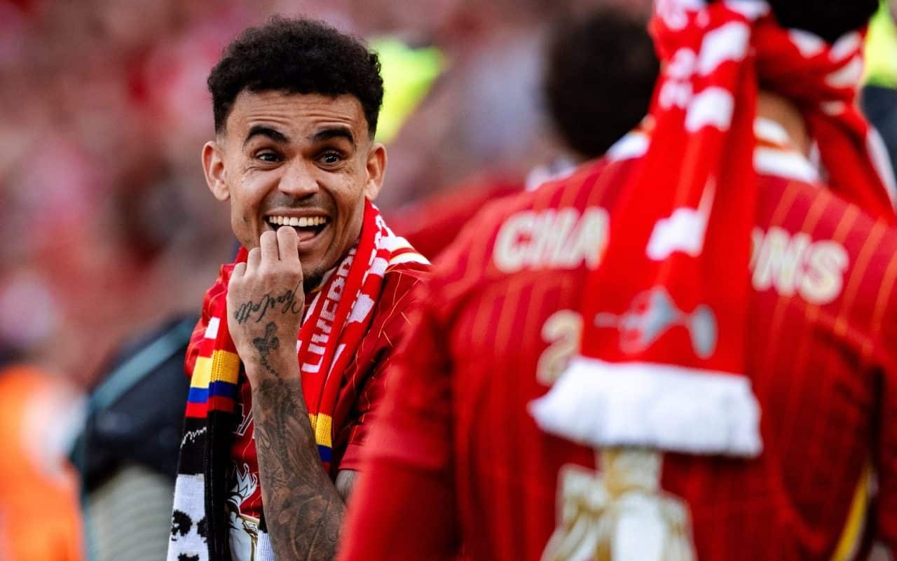 En el trono: Luis Díaz se coronó campeón de la Premier y es aclamado en Inglaterra
