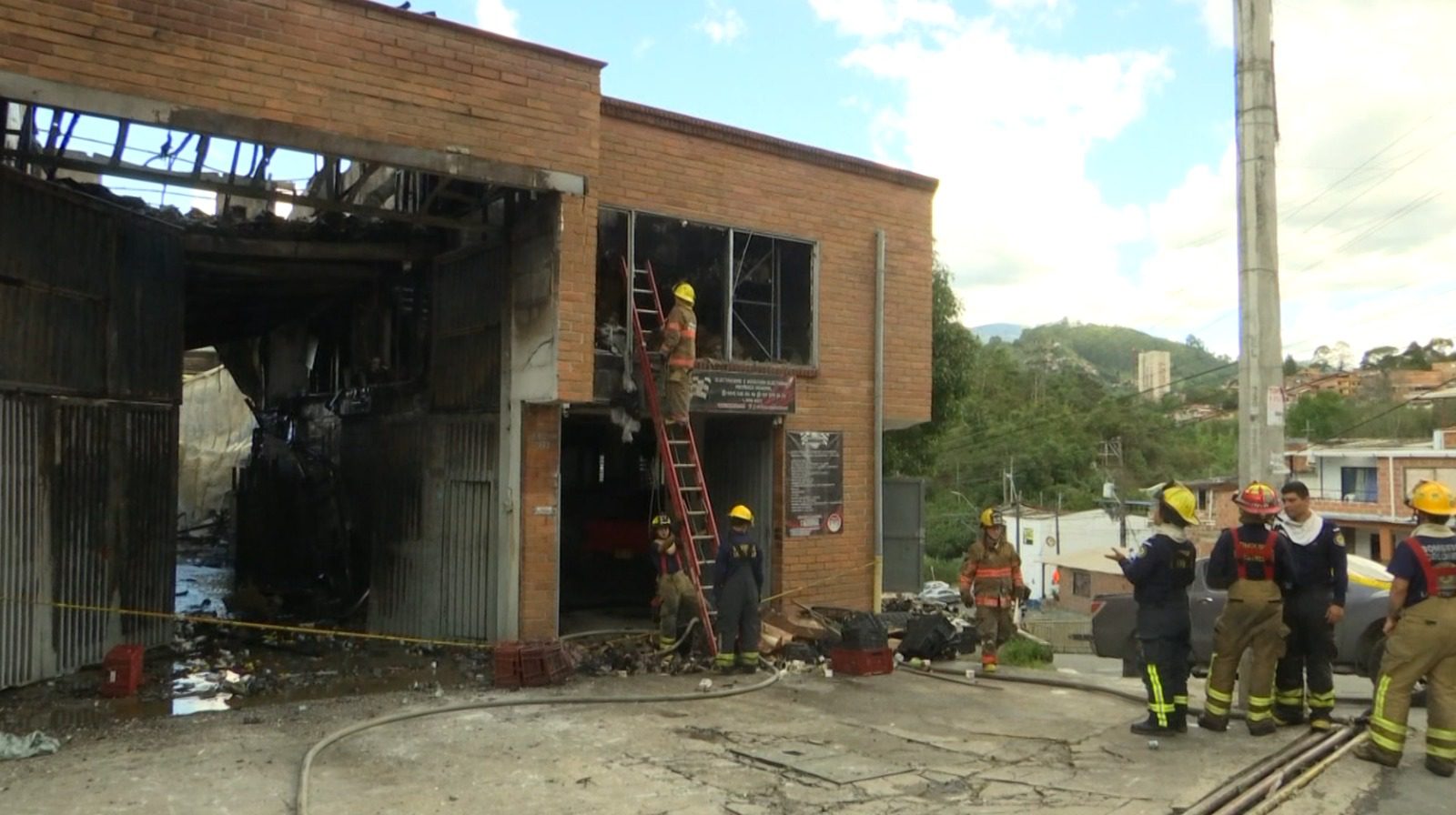 Tres bodegas fueron consumidas por incendio en La Estrella: causas son investigadas