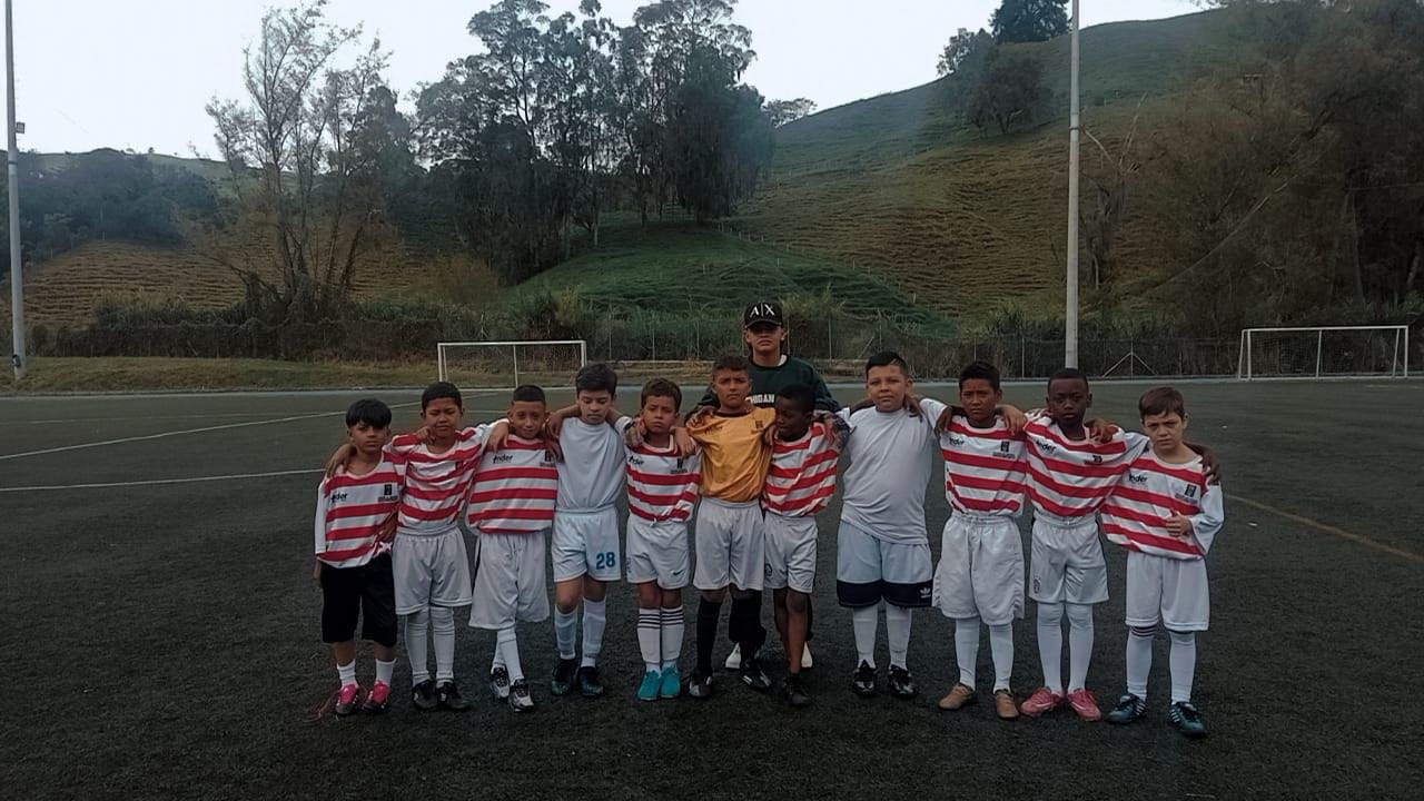 Atlético Renacer: jóvenes transformando vidas a través del fútbol en la comuna 13