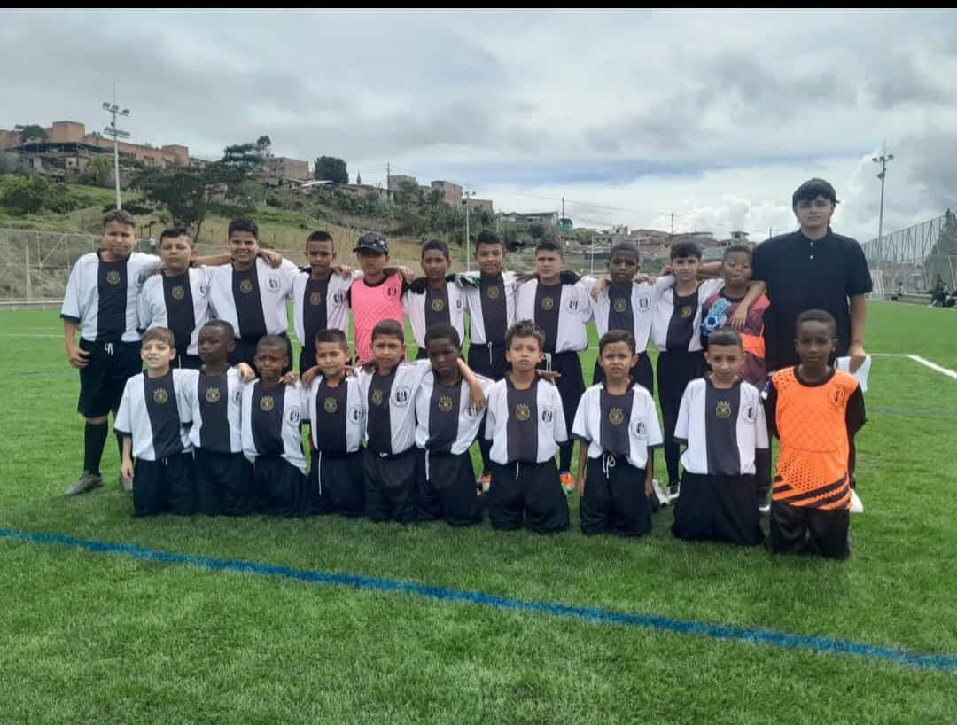 Atlético Renacer: jóvenes transformando vidas a través del fútbol en la comuna 13