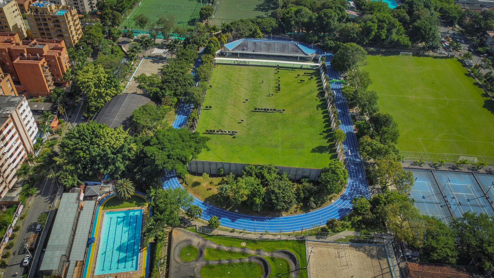 Así quedó la pista de atletismo de la Unidad Deportiva de Belén tras su renovación