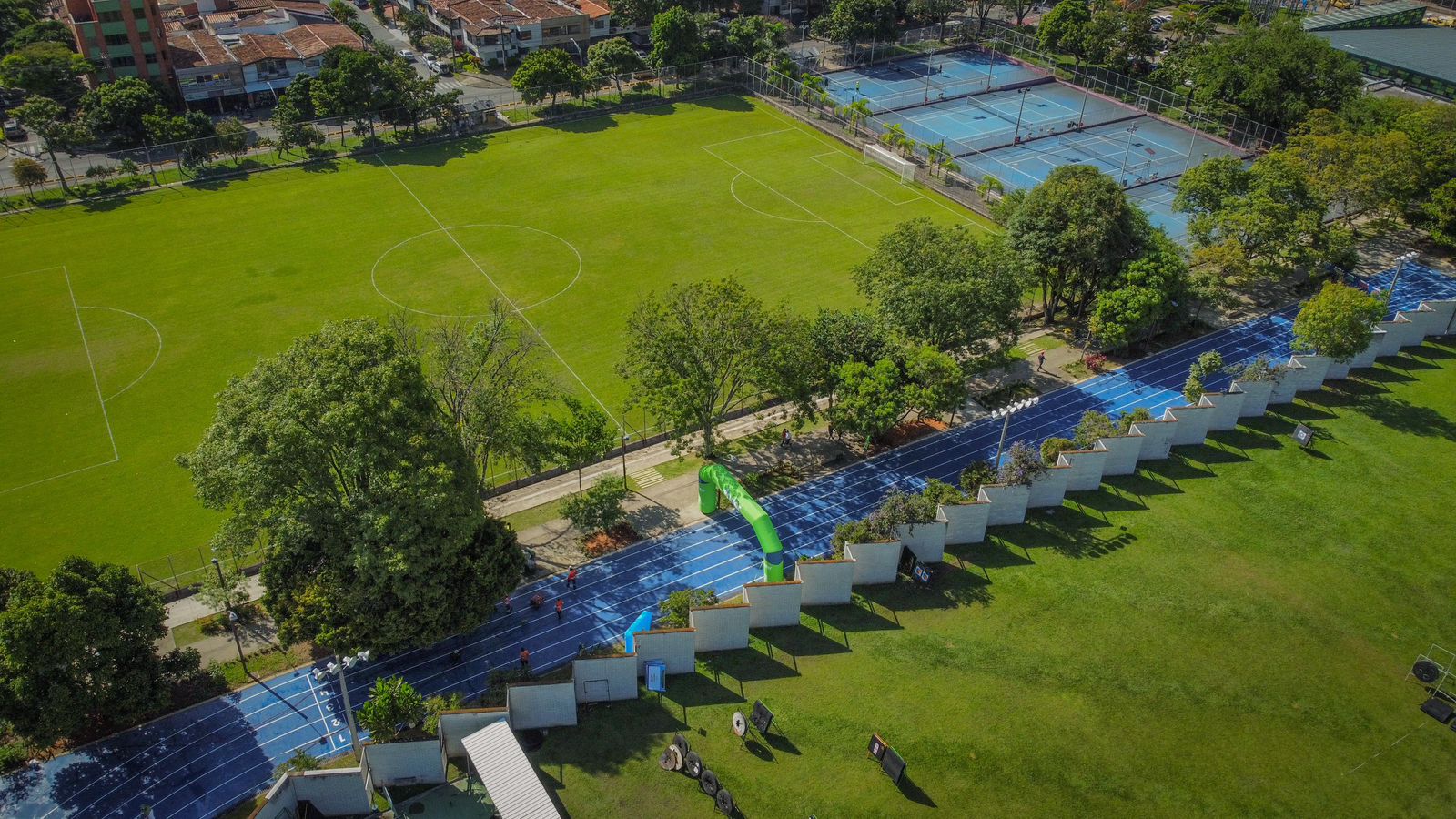 Así quedó la pista de atletismo de la Unidad Deportiva de Belén tras su renovación