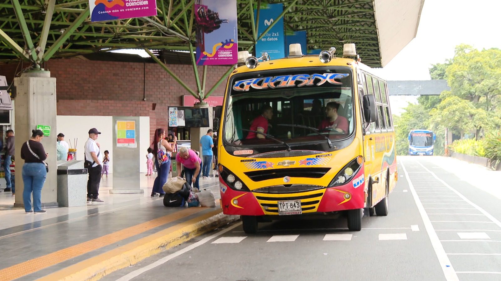 Cerca de 250 mil personas se movilizan por las terminales de Medellín este puente