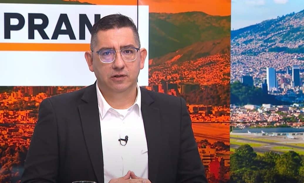 “No existe precedente en el país de una consulta popular por decreto”: politólogo Olmer Muñoz