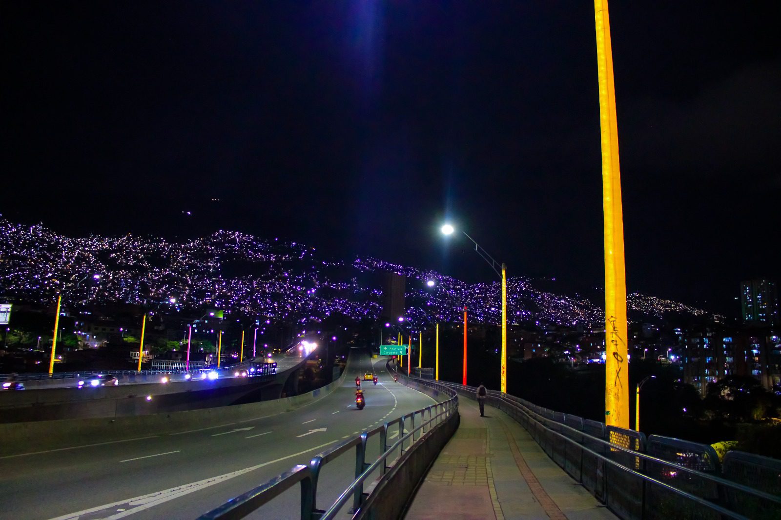 Nuevamente iluminados el puente de la Madre Laura y el intercambio vial de Moravia