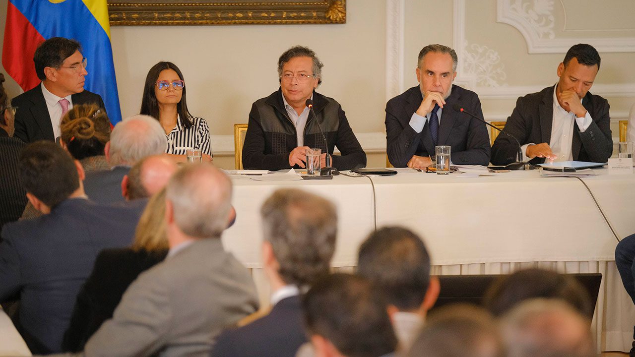 Esquema de seguridad de Miguel Uribe habría estado incompleto en el atentado, según Petro