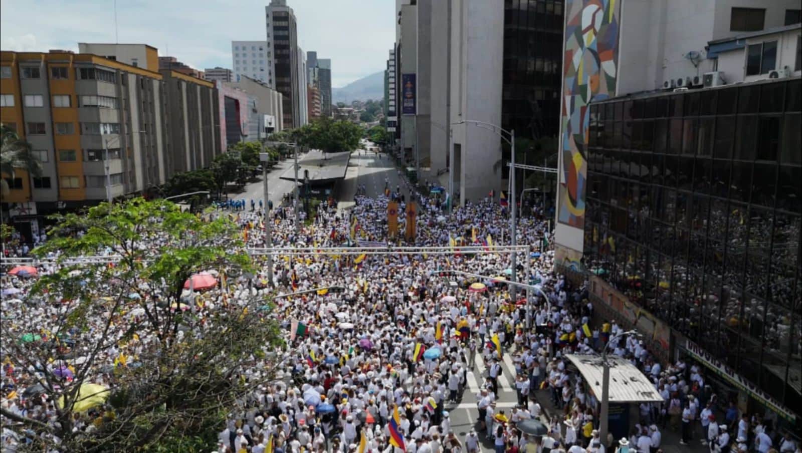 Multitudinaria participación de Medellín en la Marcha del Silencio