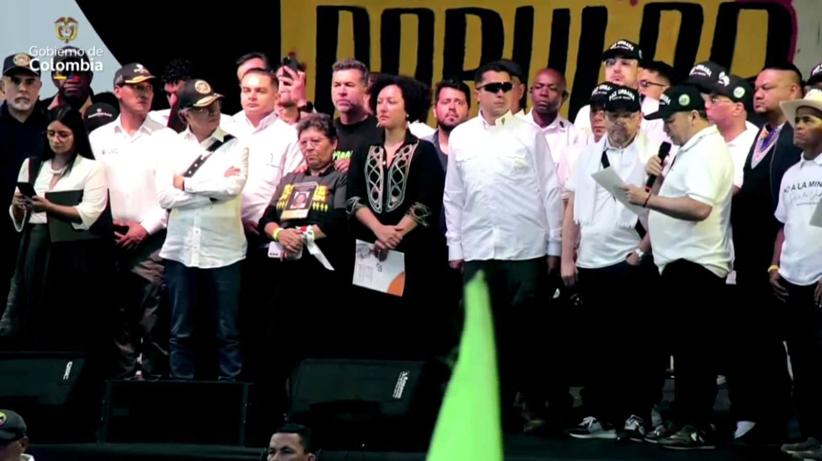 Continúa ola de críticas por presencia de cabecillas en evento de Petro en Medellín