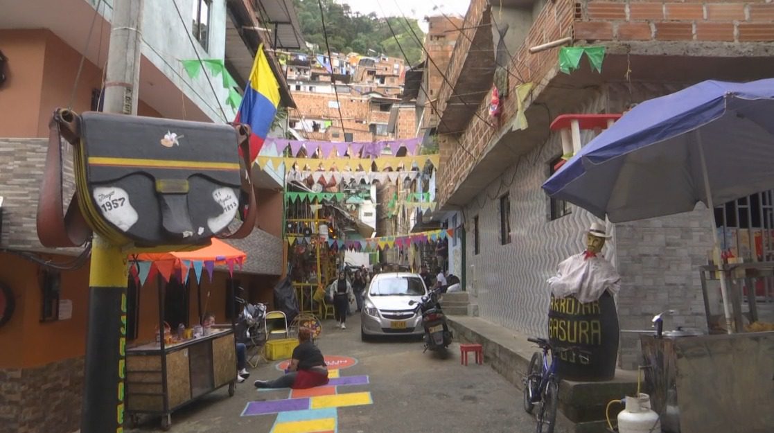 ¿La conoce? Esta es la cuadra más feliz de Medellín y se encuentra en Manrique