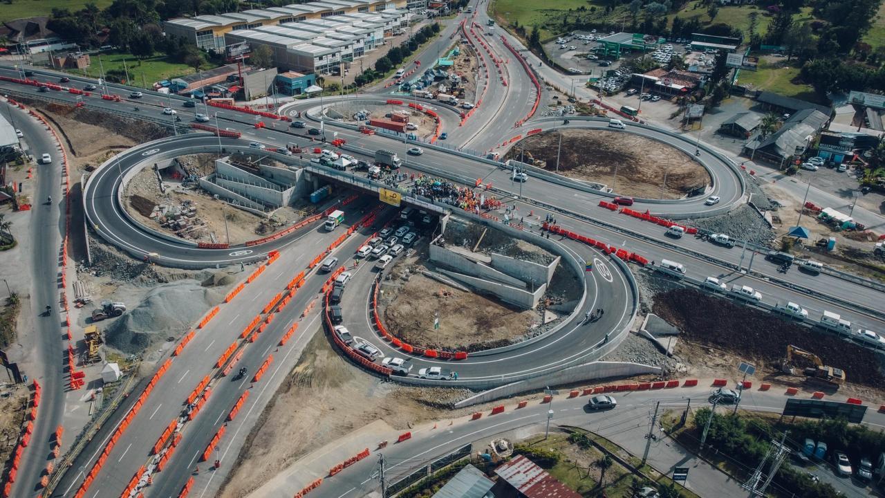 Así quedó el intercambio vial del aeropuerto José María Córdova tras 16 meses de trabajo