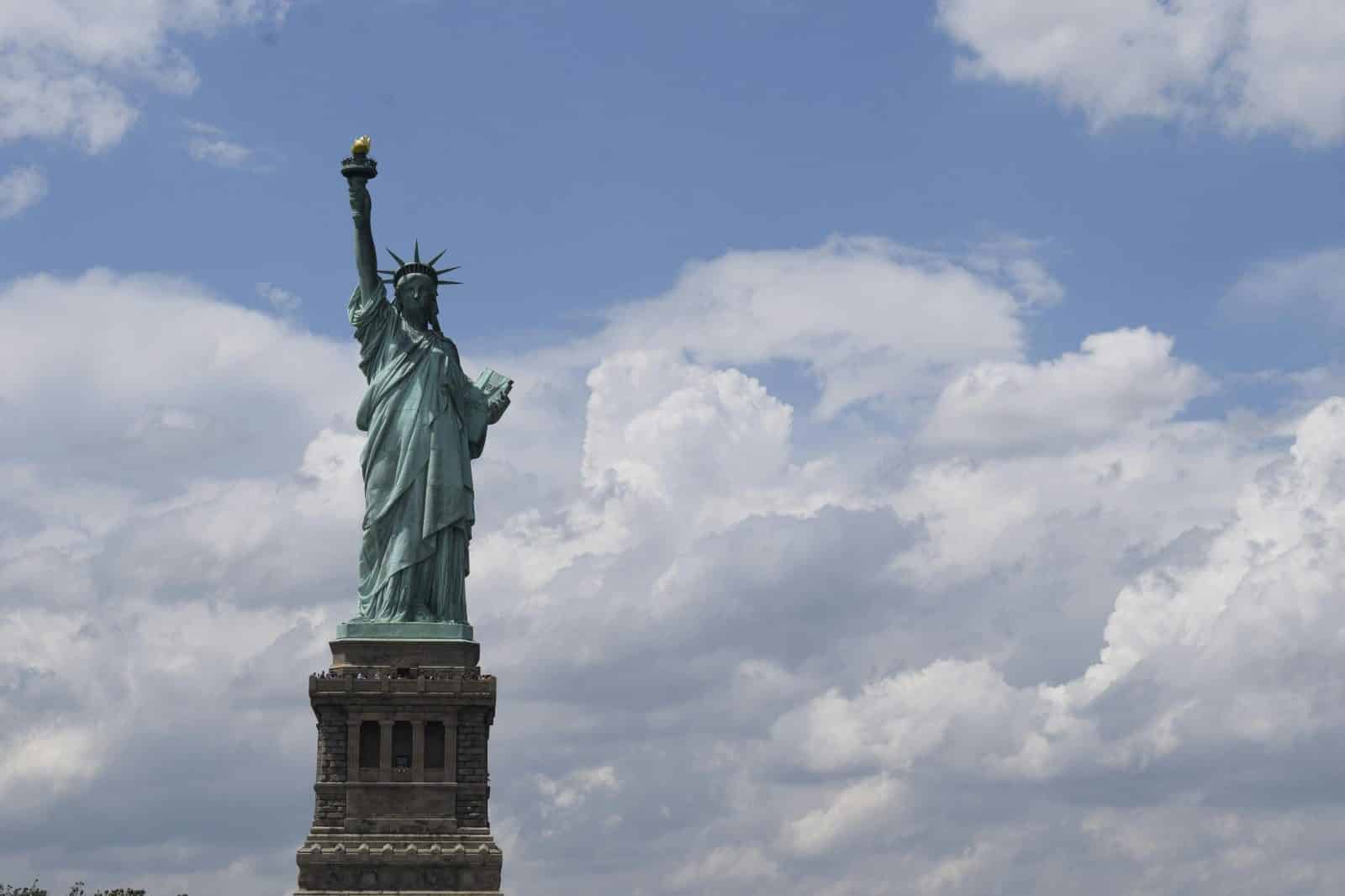 Petro propone trasladar la Estatua de la Libertad a Cartagena y critica trato de EE. UU. a migrantes