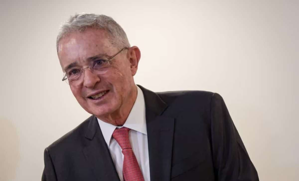 Juicio contra Álvaro Uribe genera reacciones en sectores políticos previo al fallo