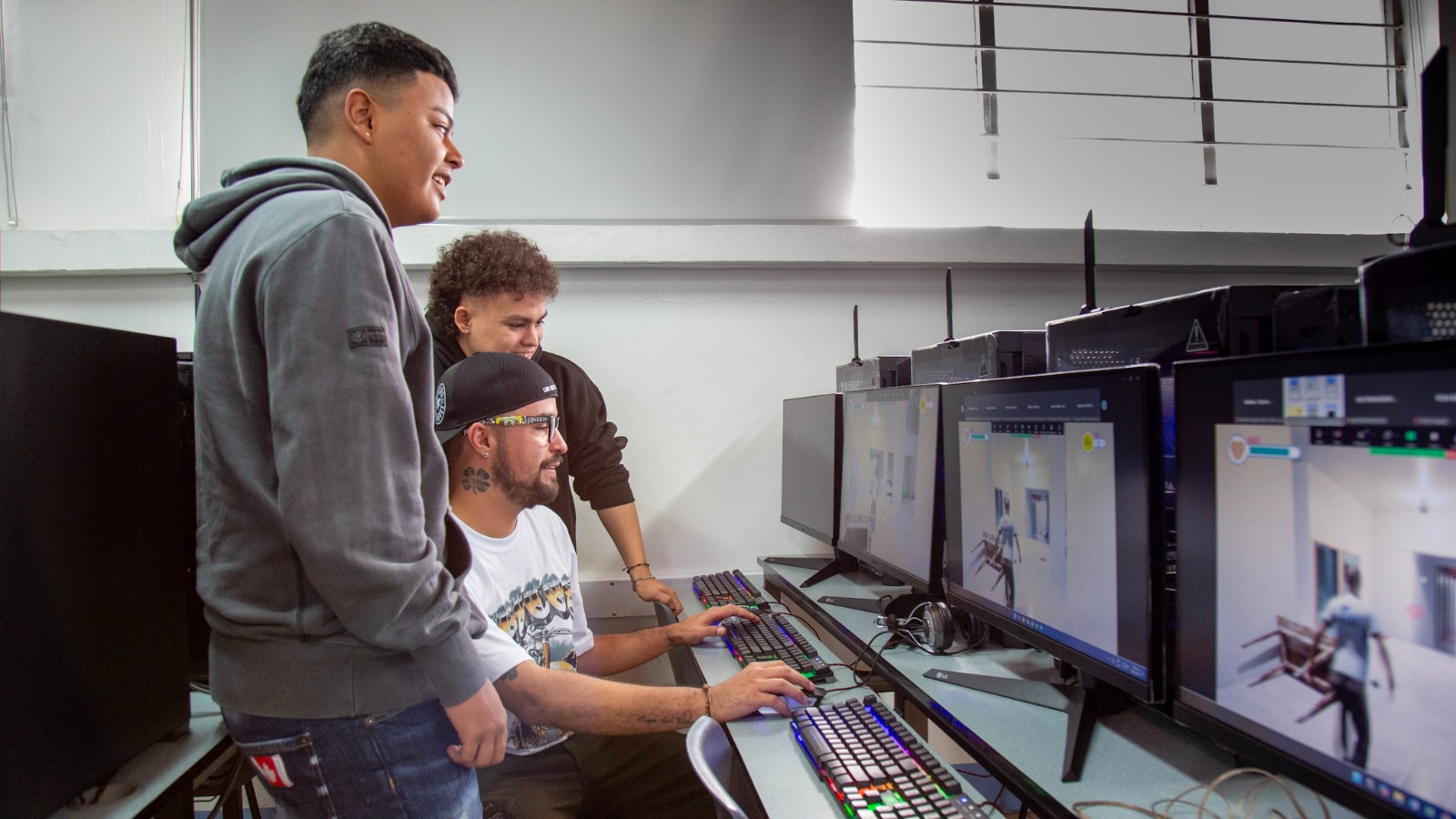 Hay becas en Medellín para estudiar inglés y Excel gratis: así puede postularse