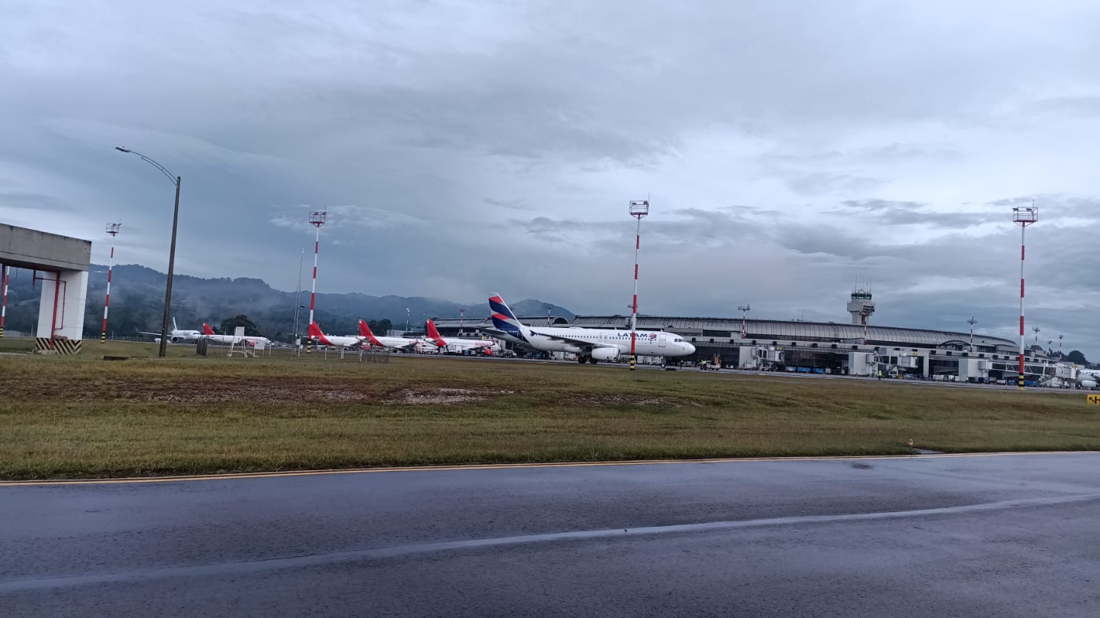 Décimo vuelo: 38 colombianos llegaron a Rionegro deportados desde Panamá