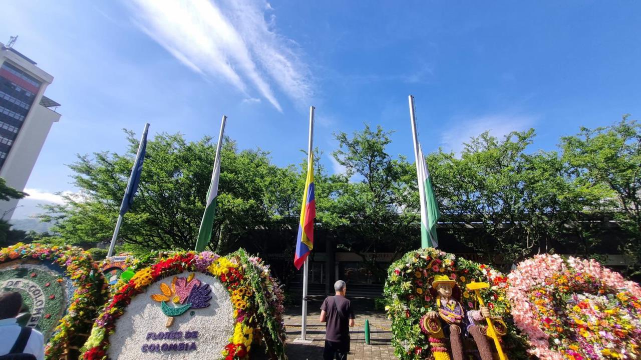 Alcaldía de Medellín decretó tres días de duelo en memoria de Miguel Uribe Turbay