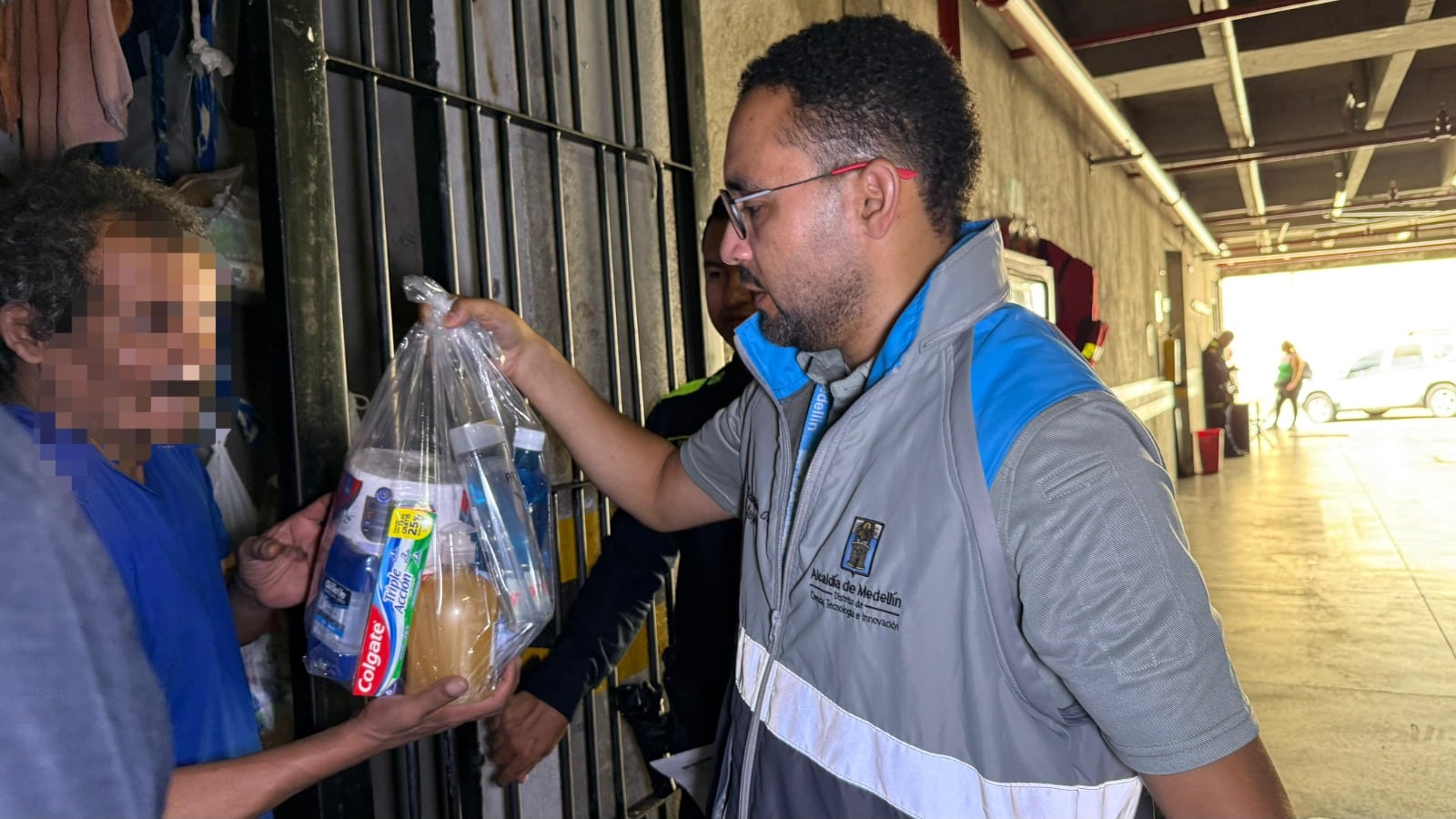 Internos de cárceles de Medellín recibieron kits de aseo y elementos para dormir