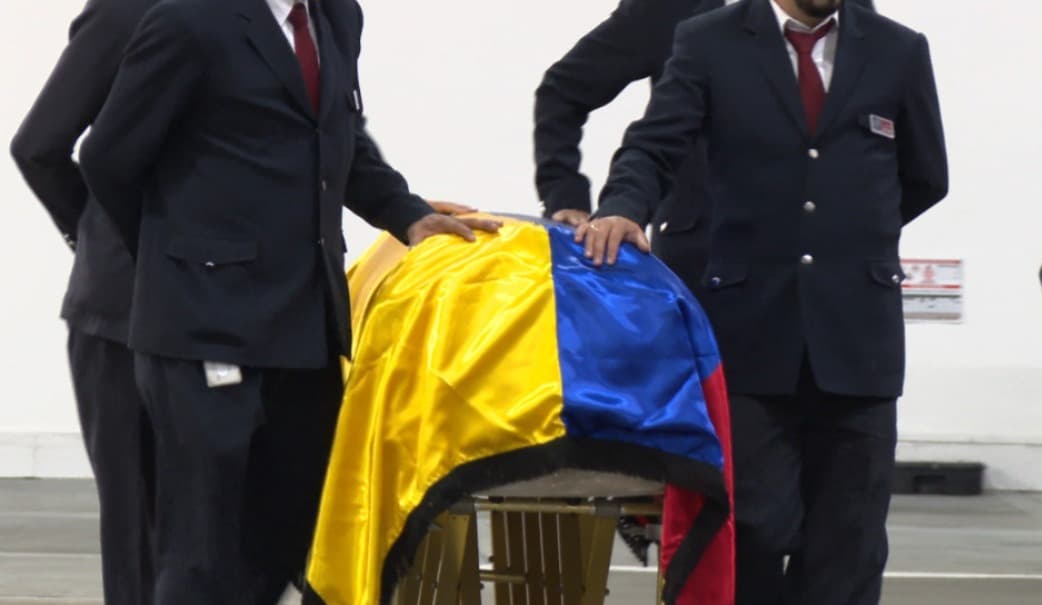 Así fue el traslado de los 13 policías asesinados para el encuentro con sus familias
