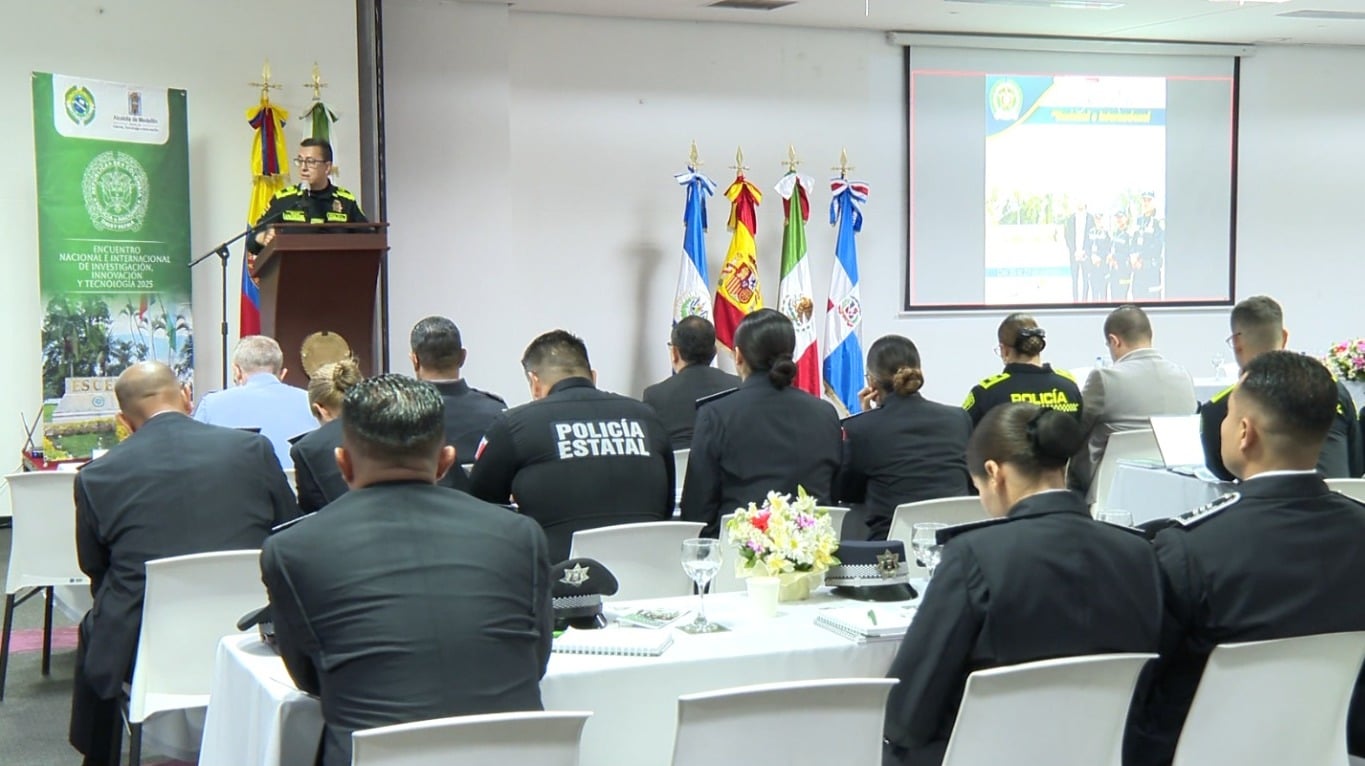 Directores de escuelas policiales se reúnen en Medellín para compartir experiencias