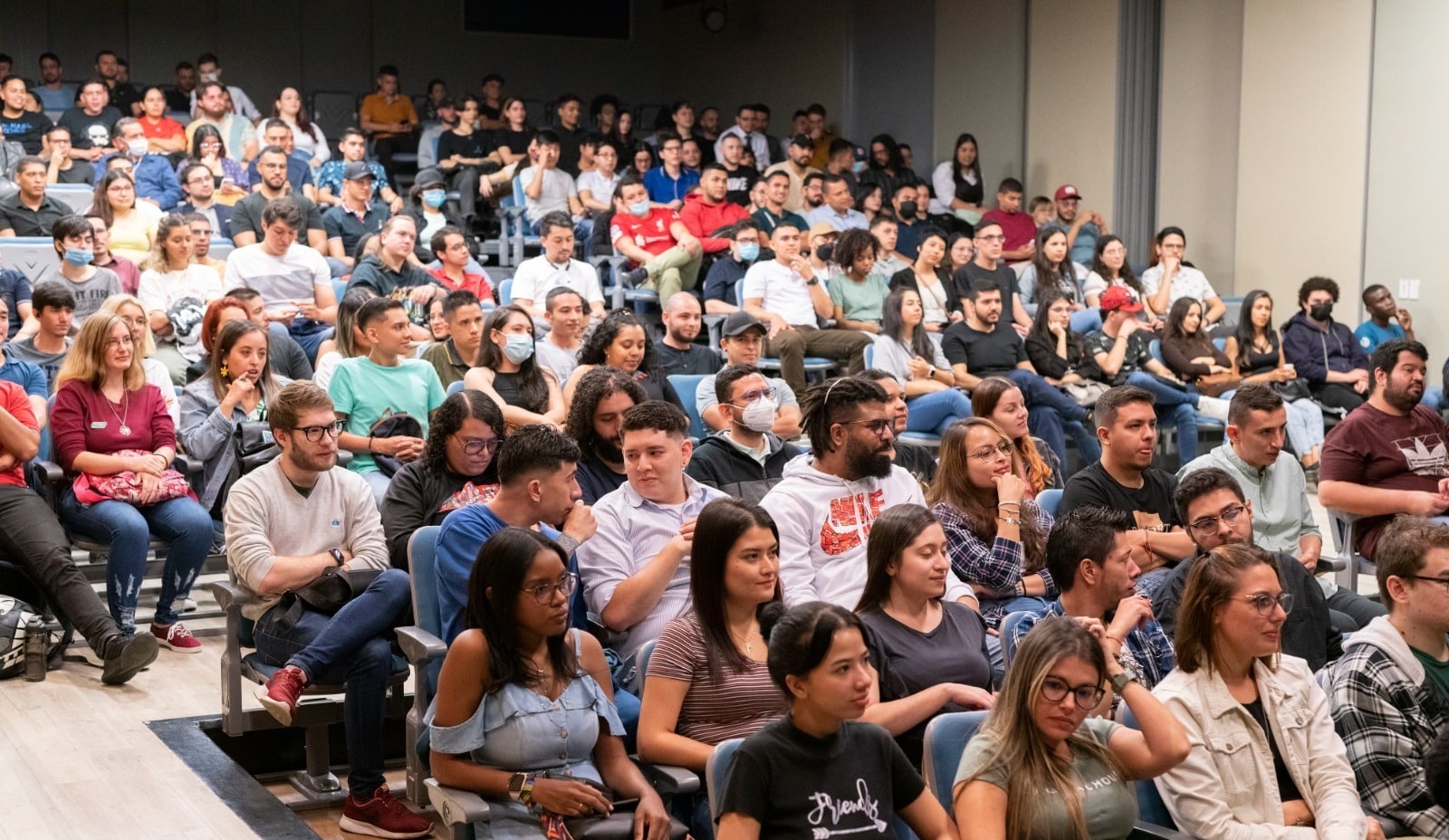 Hay 65 cupos en Medellín para estudiar habilidades digitales y dominio del inglés