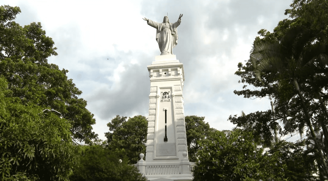 Ya conoce uno de los sitios religiosos más icónicos Este es el cristo del morro del barrio El Salvador