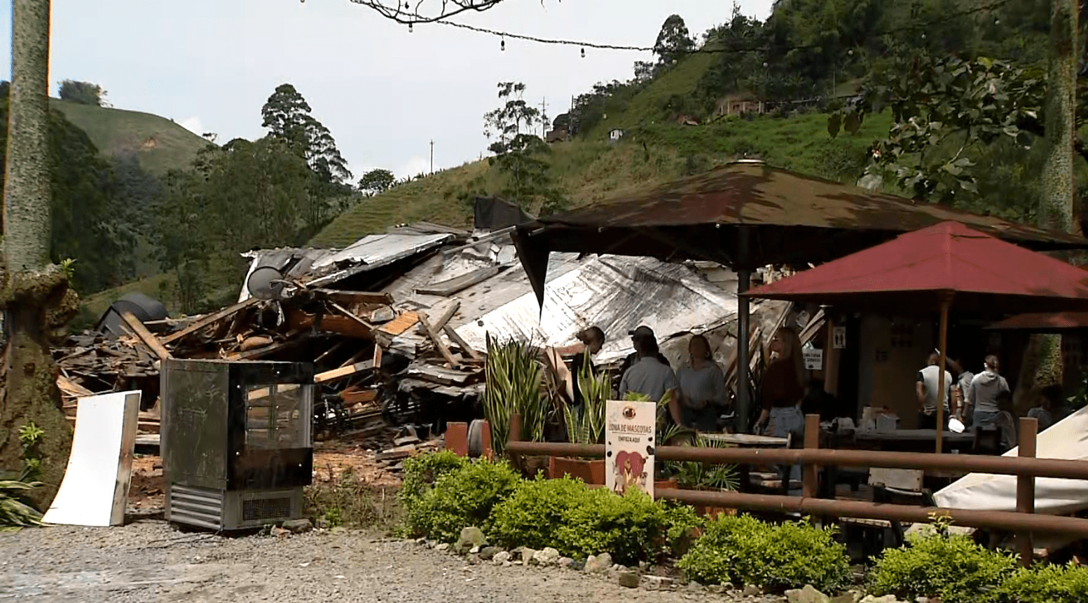 Así quedó restaurante en Caldas tras aparatoso accidente que dejó dos muertos