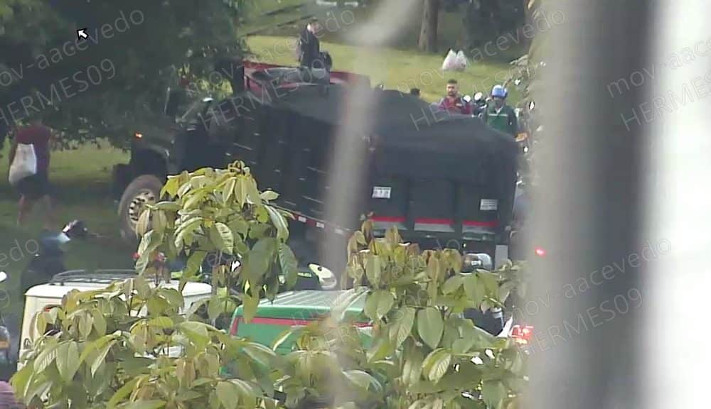 Grave accidente de volqueta en la avenida Regional deja un muerto y varios heridos