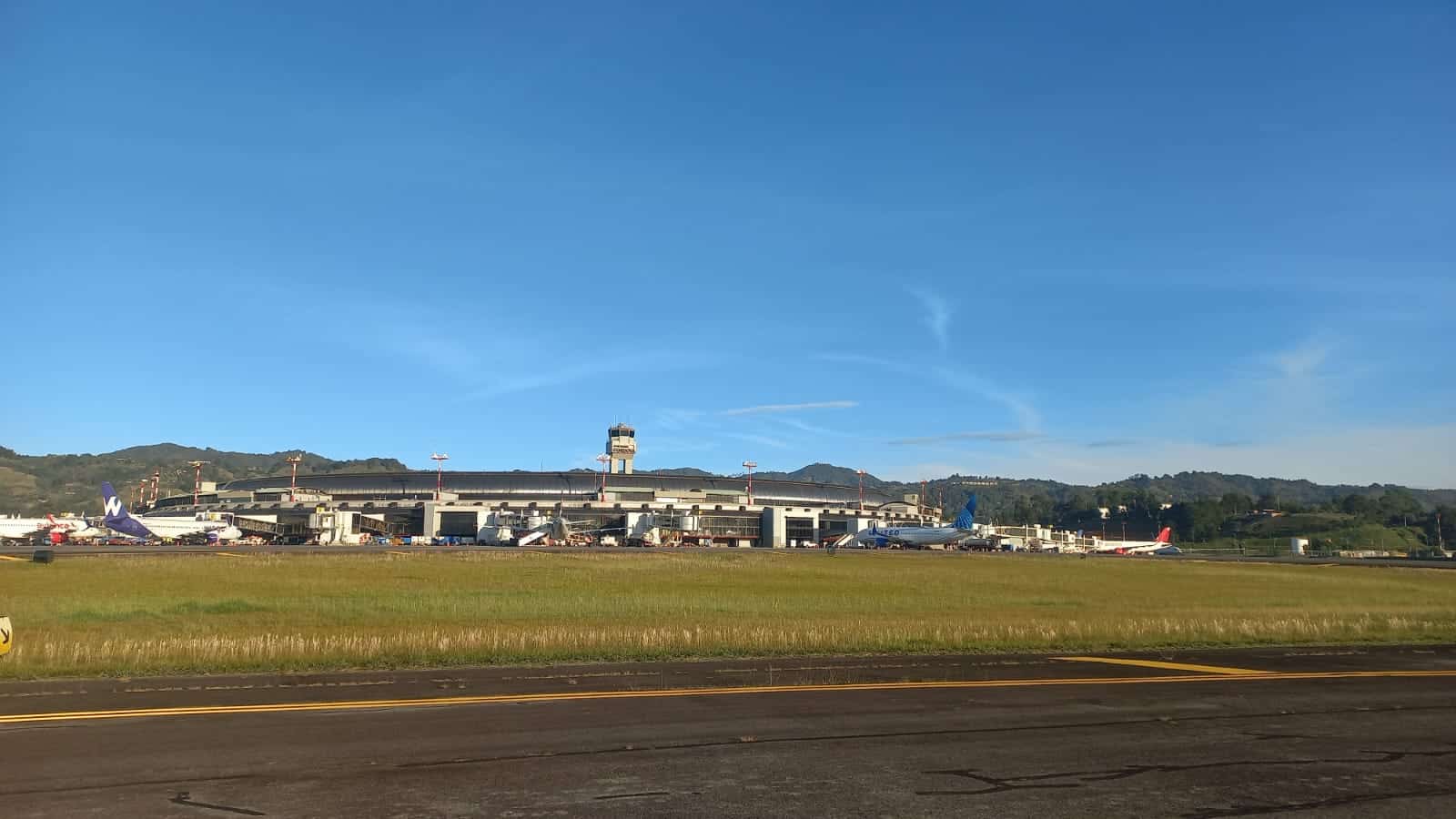 Obras de ampliación del aeropuerto de Rionegro están en vilo por falta de una firma