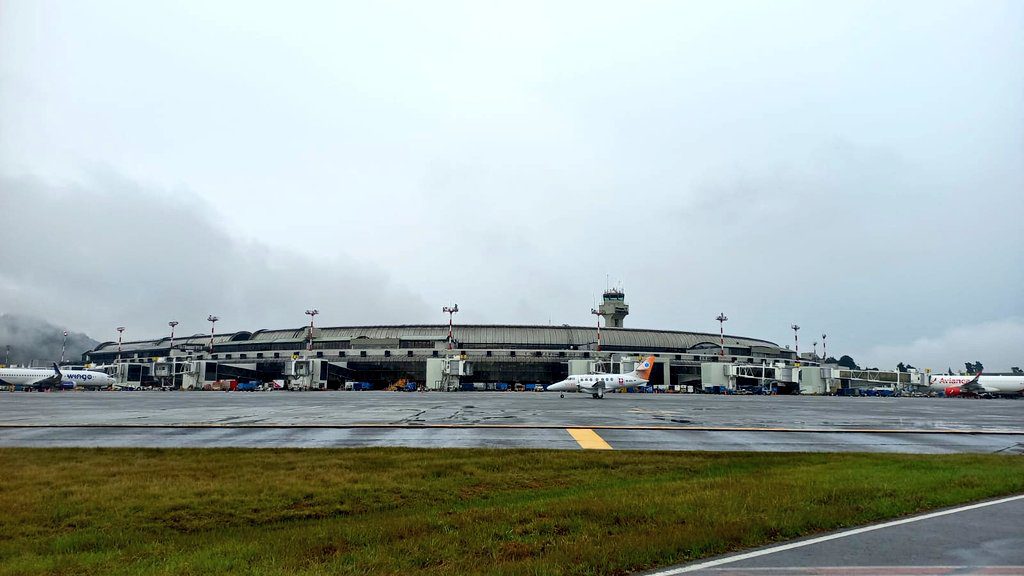 ruta Habrá cierres nocturnos en el aeropuerto José María Córdova