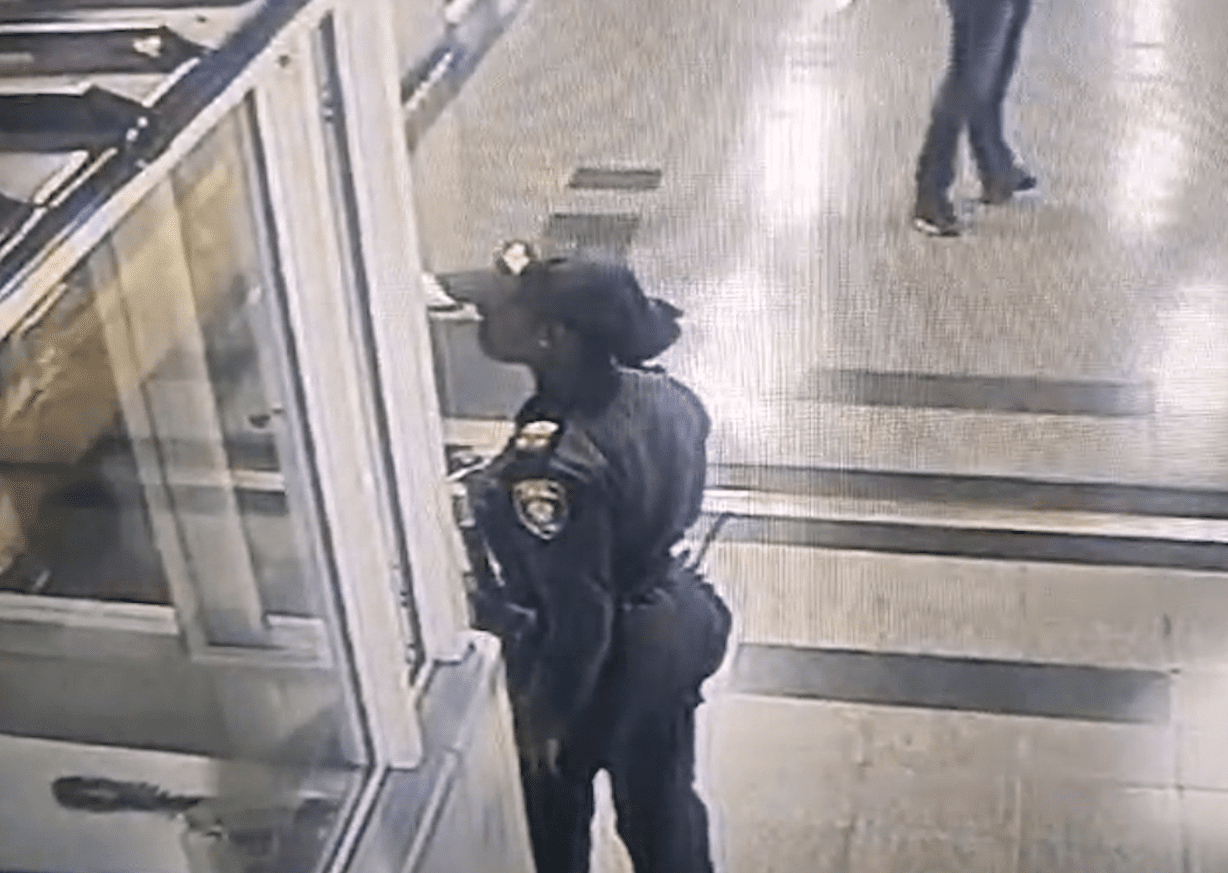 agresión auxiliar de policía