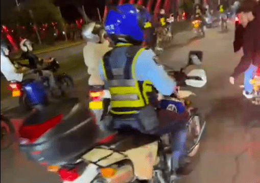 Agreden a agente de tránsito durante caravana de reguetonero por las vías de Medellín