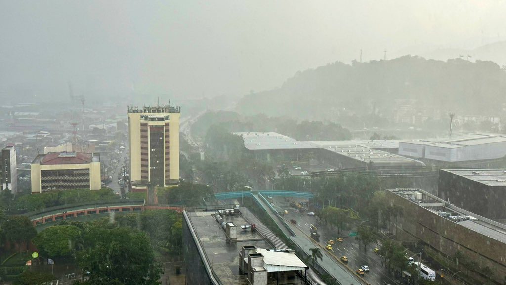 Se reportan daños por fuerte aguacero y vientos extremos en Medellín