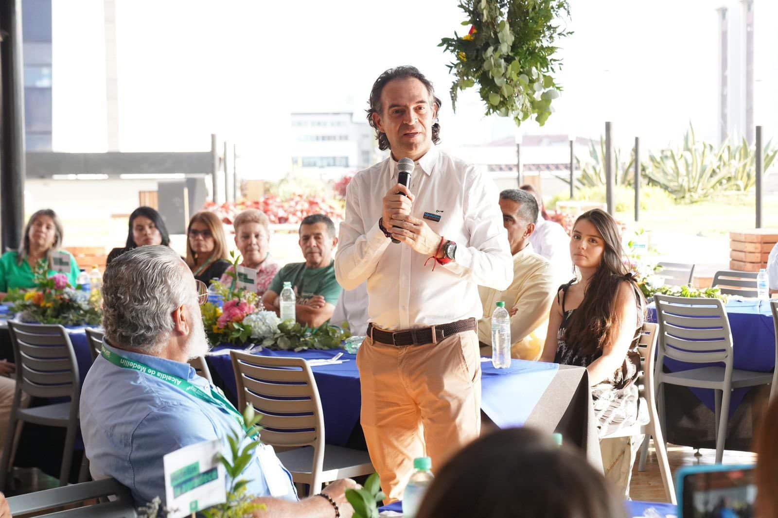 Policías refuerzan esquema de protección del alcalde de Medellín