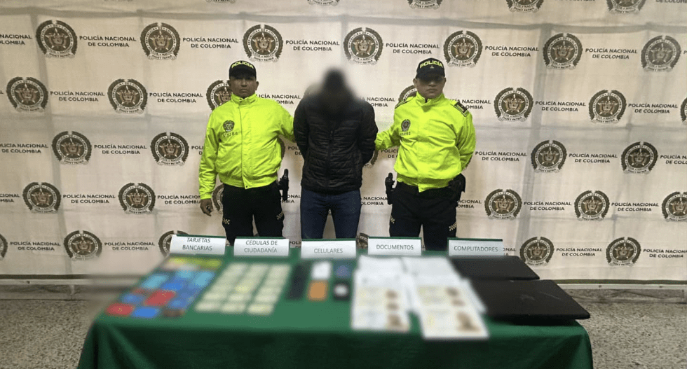 Así operaba alias ‘Mil nombres’, hacker que captaba dinero de pensiones de adultos mayores