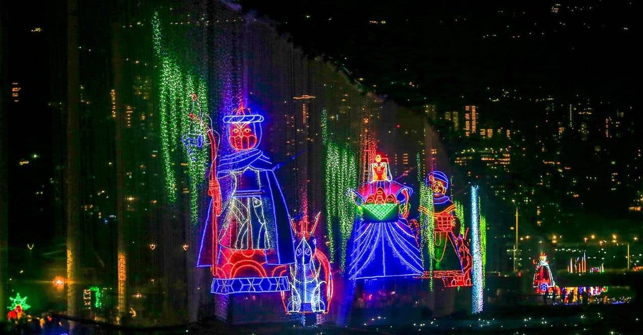 Los alumbrados navideños en Medellín han sido motivo de conversación en la ciudad, pero la pregunta que muchos ciudadanos se hacen es: ¿quién asume los costos?. En un reciente video publicado en la cuenta de TikTok de EPM, Carlos Enrique Londoño Amariles, presidente de Empresas Públicas de Medellín y Federico Gutiérrez, alcalde de Medellín, dejaron claro que los gastos de esta tradicional celebración no recaerán sobre los bolsillos de los ciudadanos.