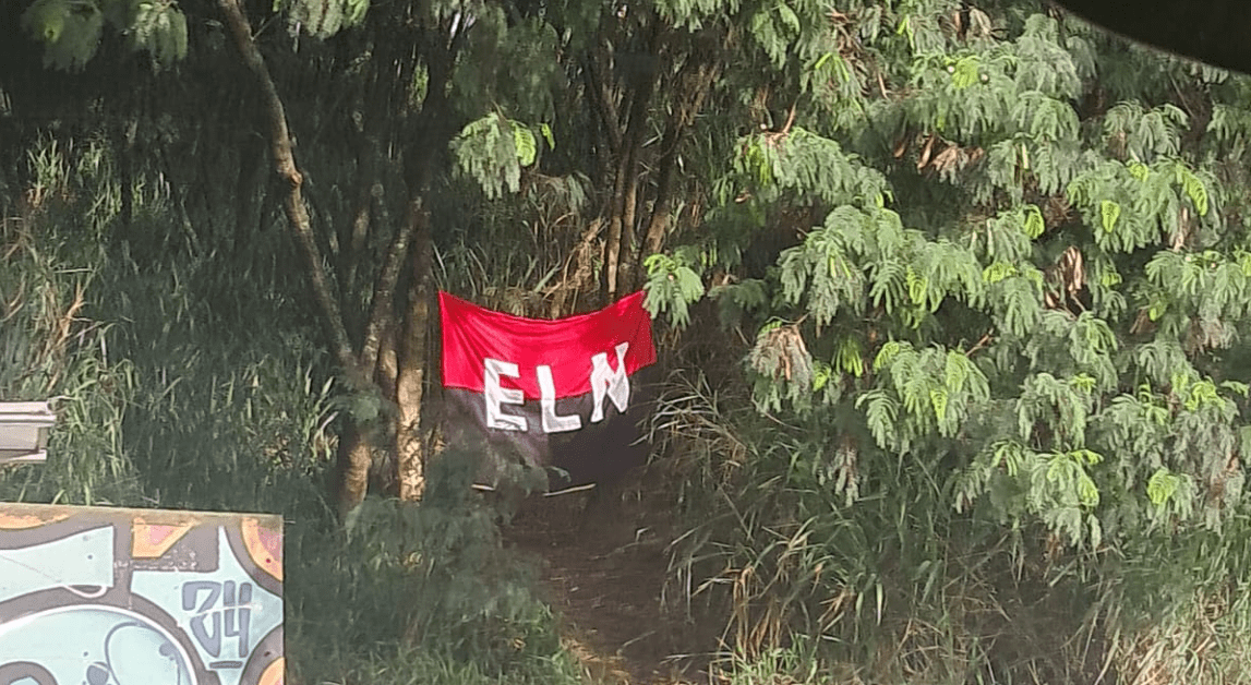 Por presencia de bandera del ELN, hay cierre total en la Autopista Norte