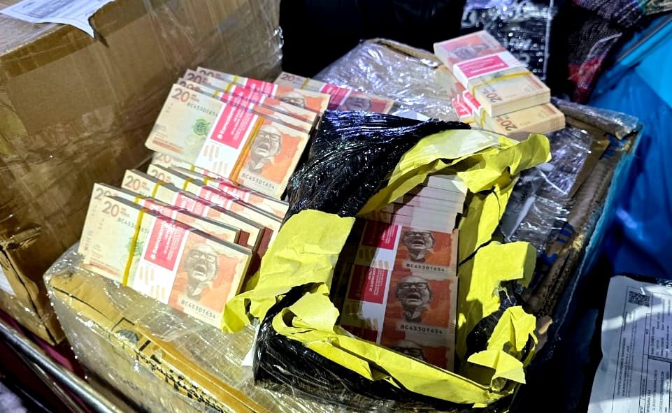 Descubren encomienda de billetes falsos que sumaban 60 millones