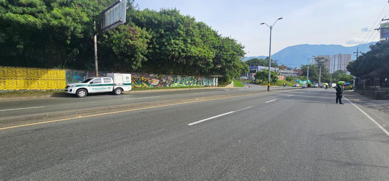 Habilitan la Autopista Norte tras retirar bandera alusiva al ELN
