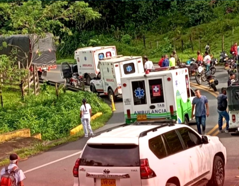 Indígenas bloquean la vía Medellín-Urabá