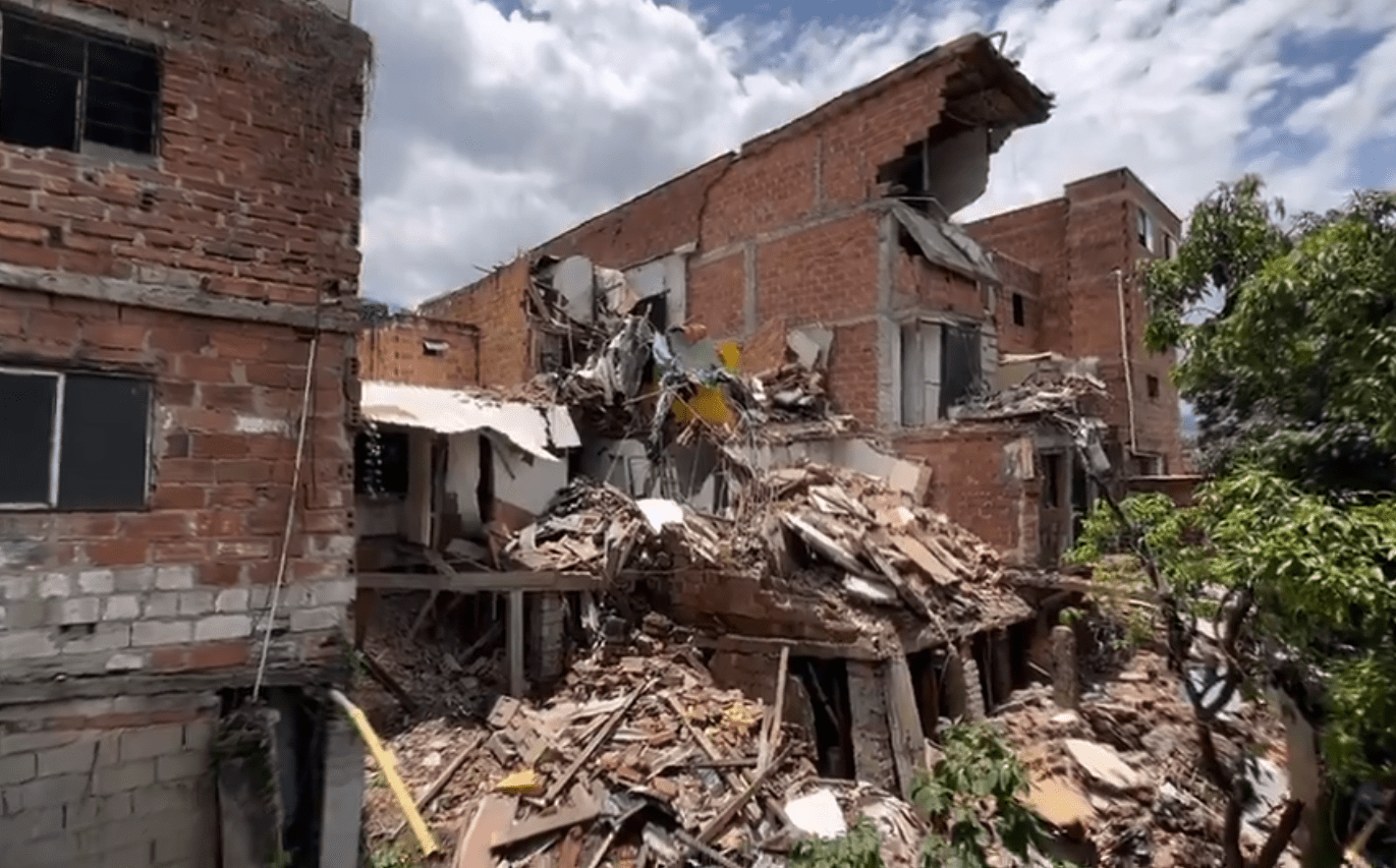 Dagrd atiende colapso de tres estructuras en Manrique