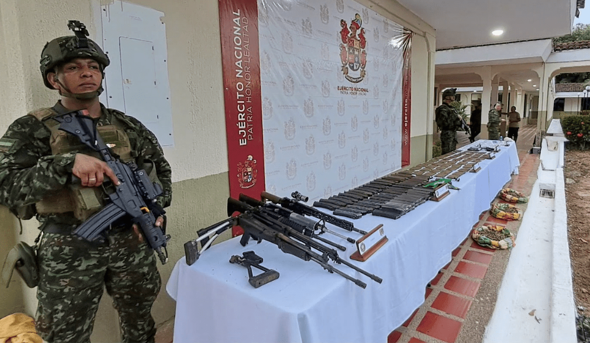Combates entre Ejército y Clan del Golfo en Zaragoza dejan un muerto