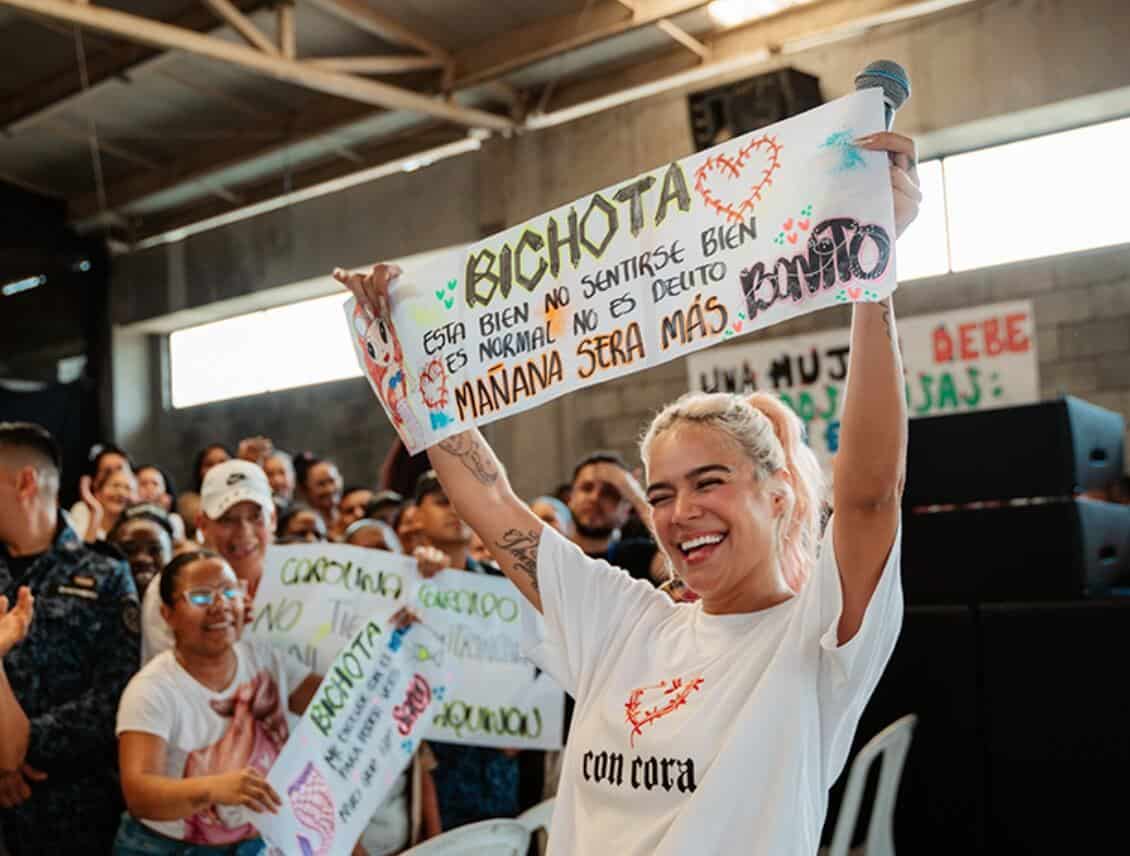 Así es Geek Girls Latam, el programa de becas gratuitas de Karol G