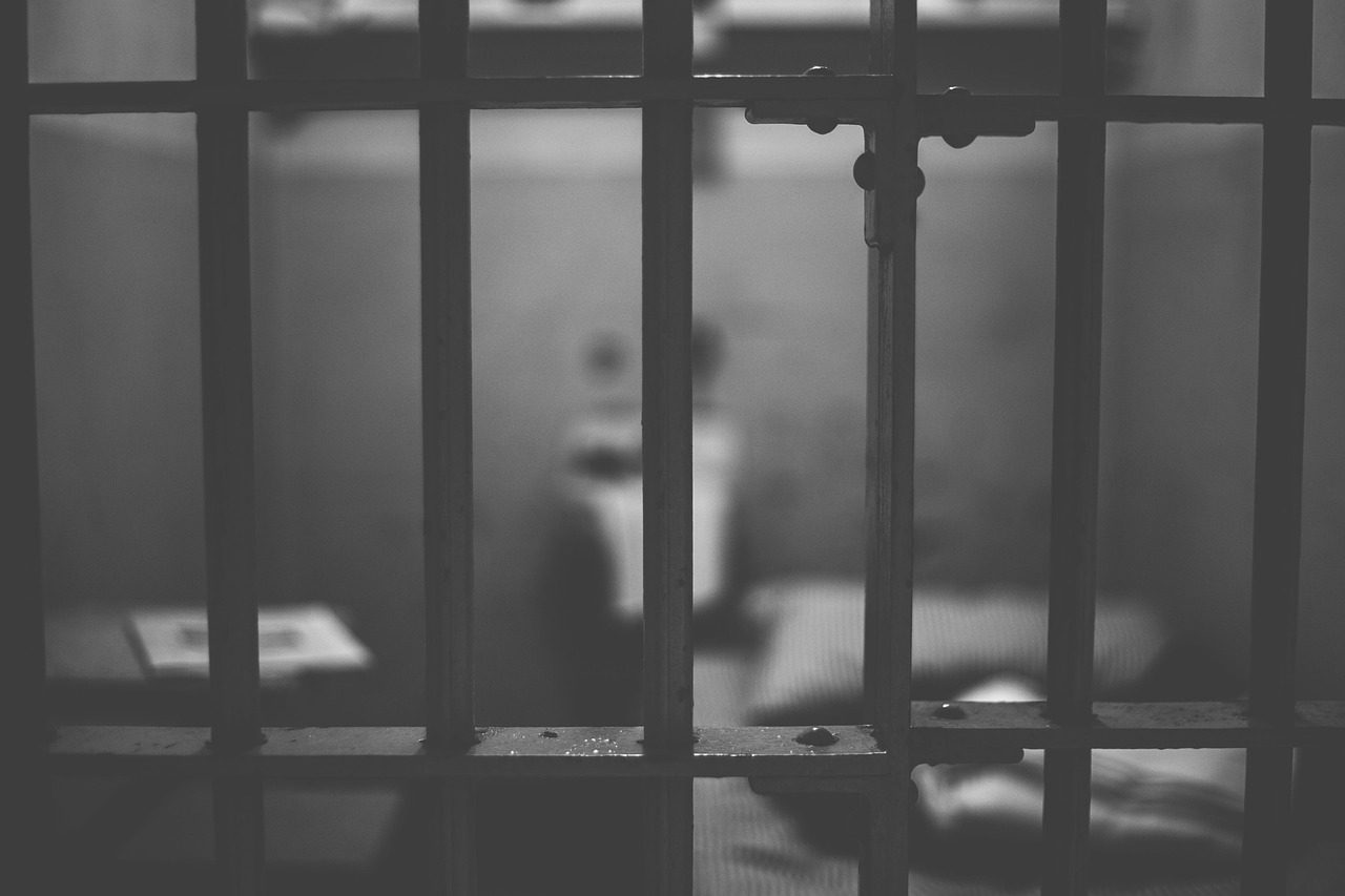 Condenan a mujer que explotaba sexualmente a su prima menor de edad
