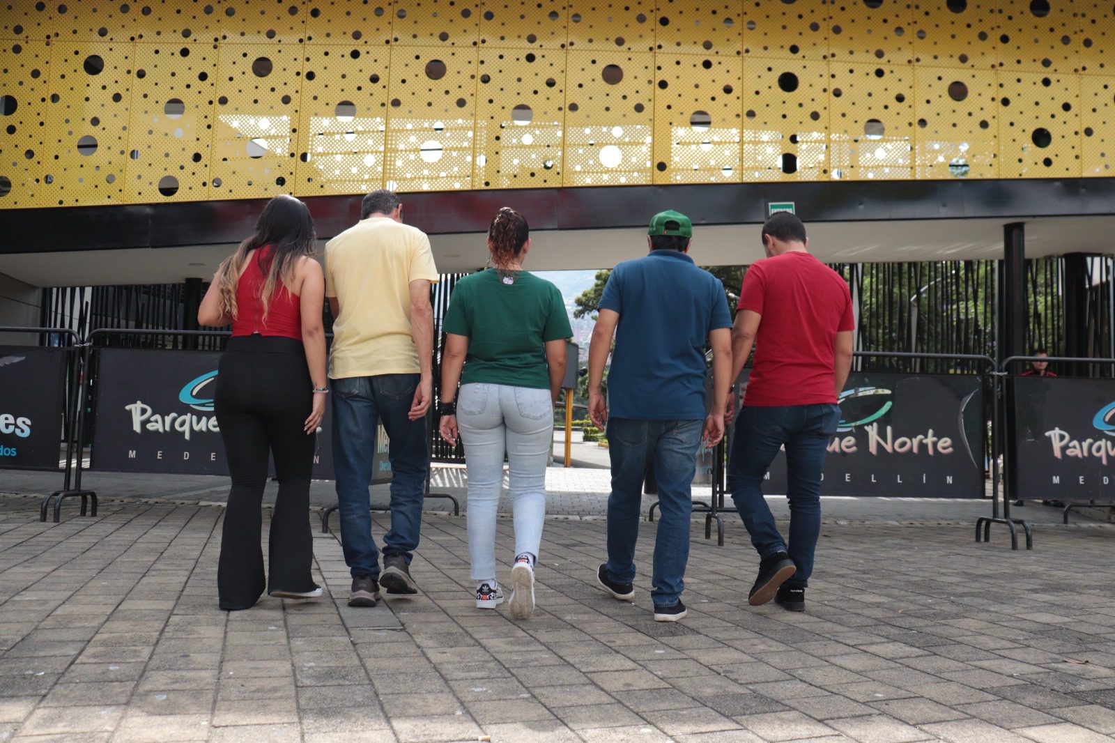 Parque Norte y Juan Pablo II tendrán descuentos en junio si asiste con prendas de un color