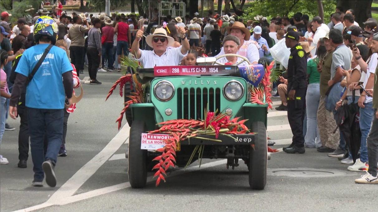 Así fue el Desfile de Autos Clásicos y Antiguos 2025, un verdadero viaje en el tiempo