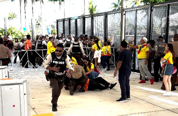Se registran algunos disturbios en la entrada al Hard Rock Stadium de Miami