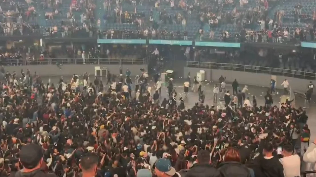 Disturbios en el Movistar Arena de Bogotá dejan varios heridos y una persona muertaDisturbios en el Movistar Arena de Bogotá dejan varios heridos y una persona muerta