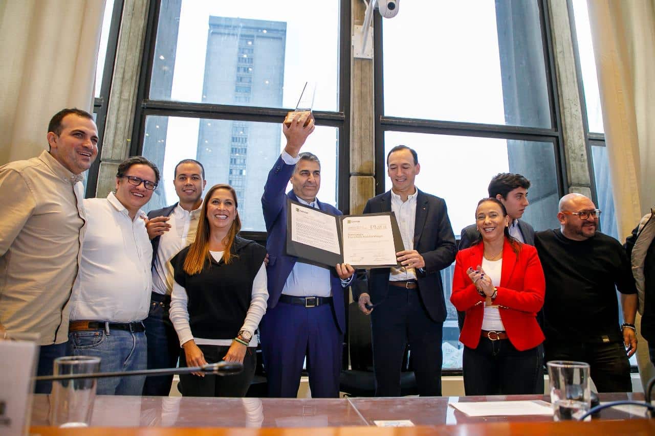 En el Concejo de Medellín, el exfutbolista y director técnico, Santiago, 'Sachi' Escobar, recibió la orden al mérito Juan del Corral, en grado plata, no solo por los méritos que ha logrado a nivel deportivo, sino por su destacada importancia para el deporte antioqueño.