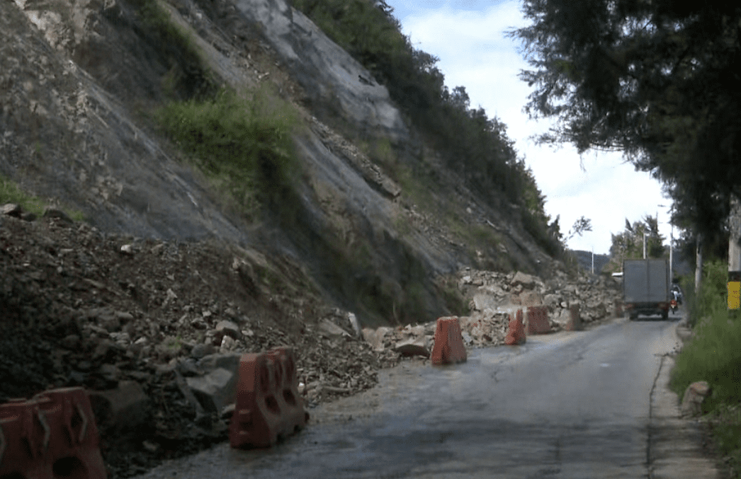 Habitantes de Santa Elena realizaron plantón por constantes emergencias en la vía