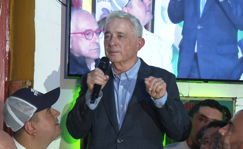 Expresidente Álvaro Uribe estuvo en Sabaneta tras quedar en libertad